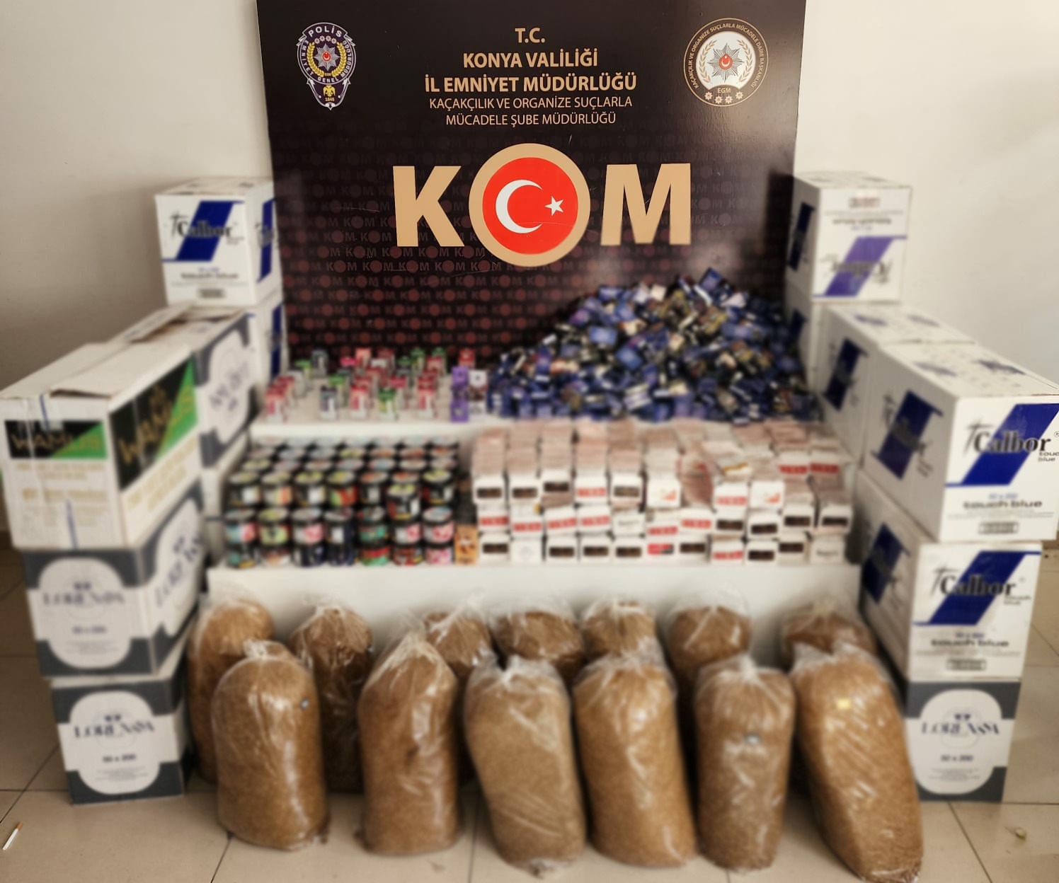 Konya’da kaçakçılık operasyonu! 115 adet telefon, 8 milyon boş makaron yakalandı