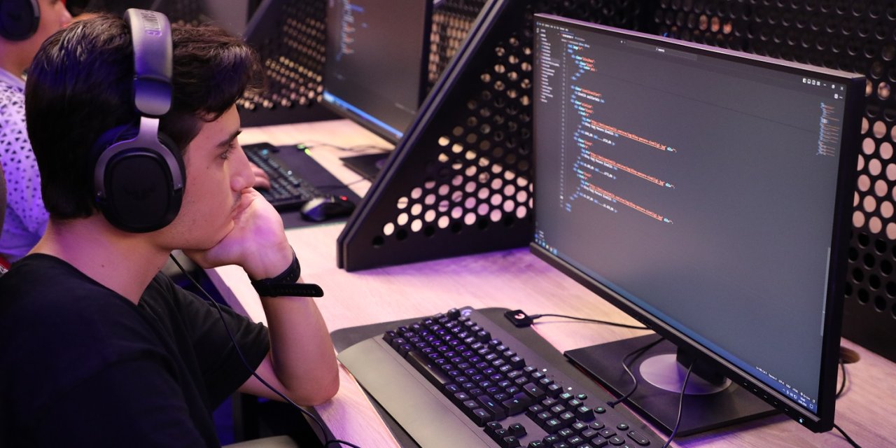 Karatay’da Web Programcılığı Kursu eğitimleri sürüyor