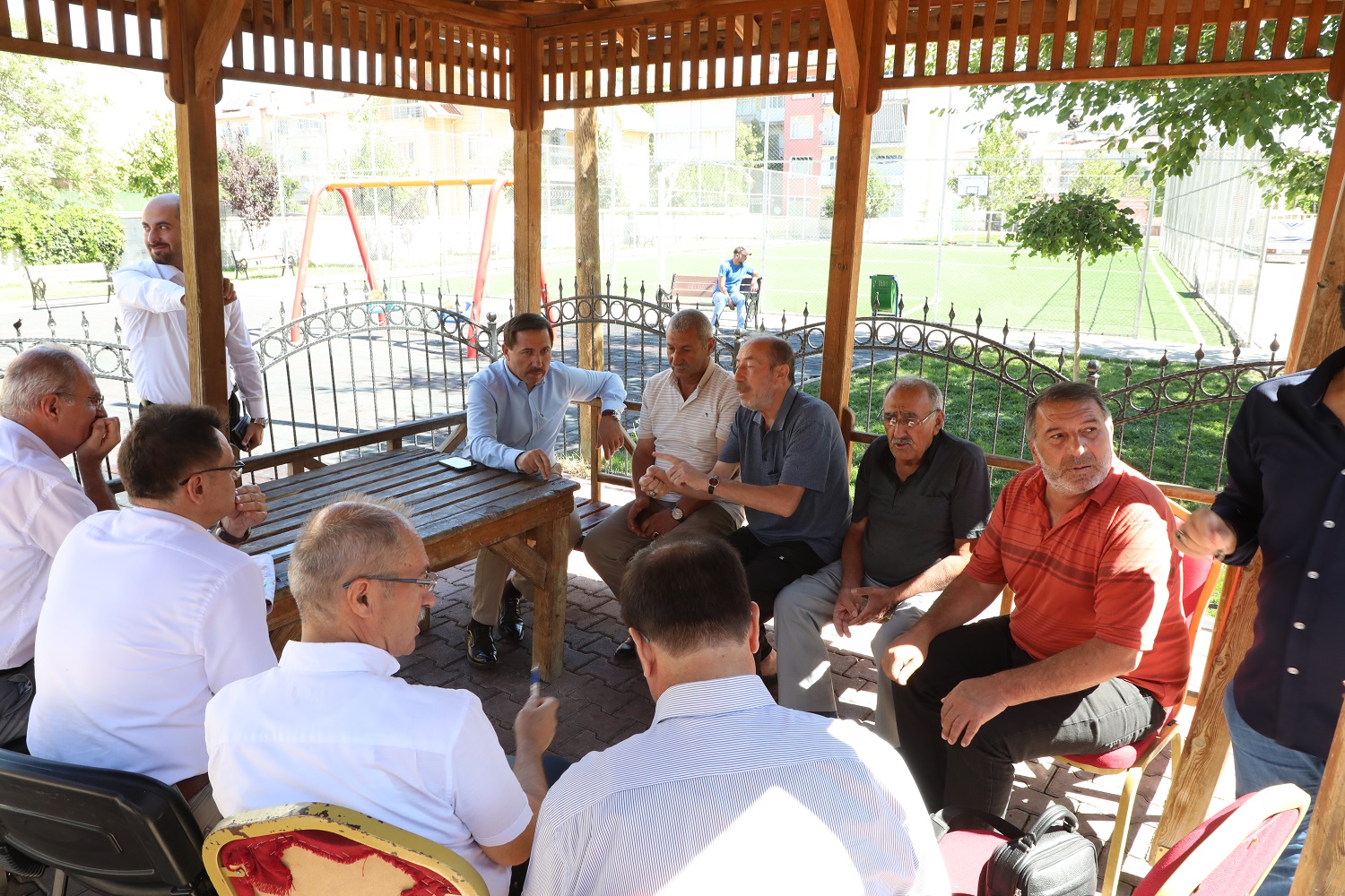 Hasan Kılca mahalle muhtarlarını ve vatandaşı ziyaret etti