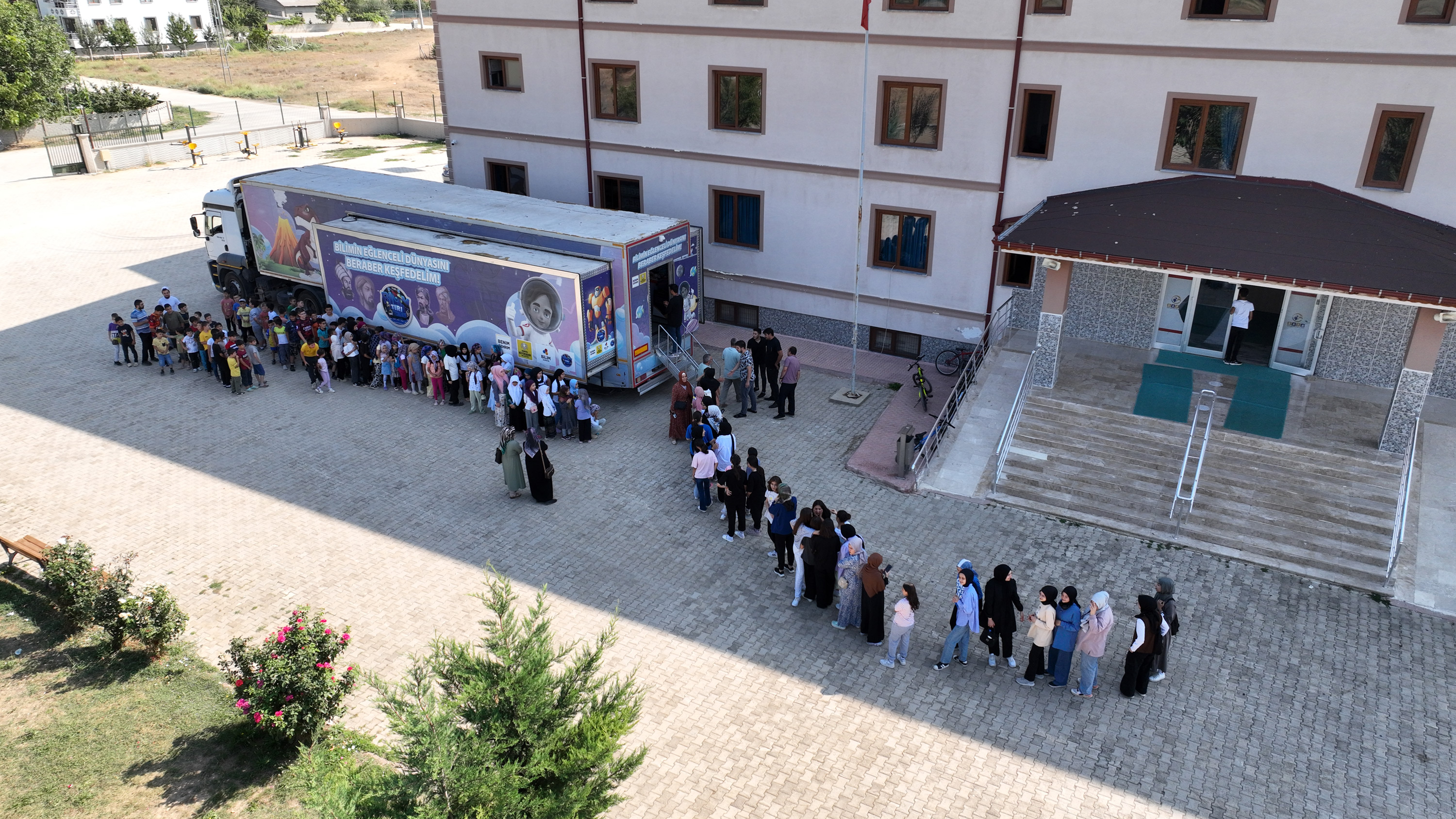 Bilim Tırı 31 ilçede 17 bin öğrenciye ulaştı