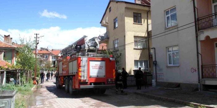 Konya'da yıldırım düşmesi sonucu yangın çıktı
