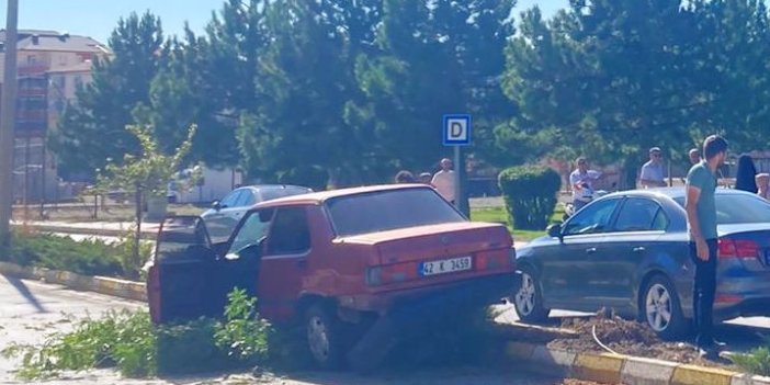 Seydişehir'de iki otomobil çarpıştı