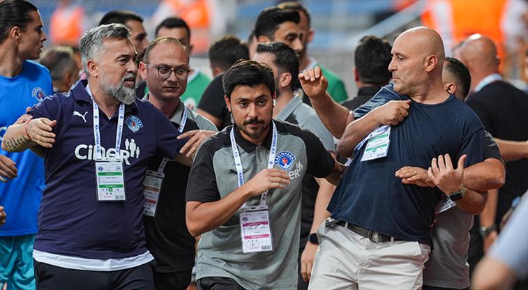 Konyaspor maçında dışarı atıldı! Kasımpaşa antrenörü Sami Uğurlu'ya eşi benzeri olamayan ceza...