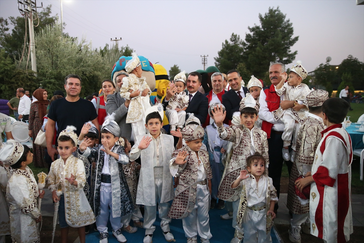 30 çocuk için sünnet şöleni düzenlendi