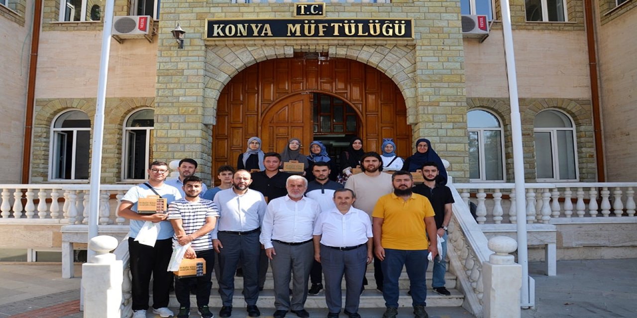 Umre yolcusu öğrencilerden Konya İl Müftülüğüne ziyaret