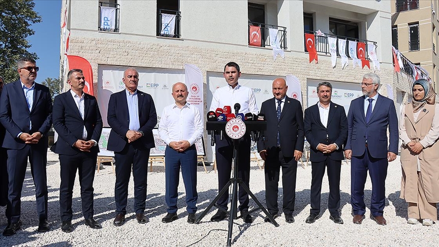 "Depremzedeler 2025'in sonunda evlerine kavuşacak"