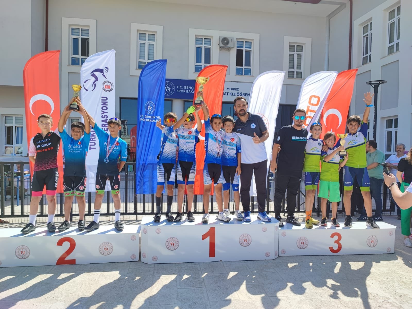 Selçuklu Belediyespor başarıdan başarıya koşuyor! Bisiklet Takımı, Burdur'dan Zaferle Döndü