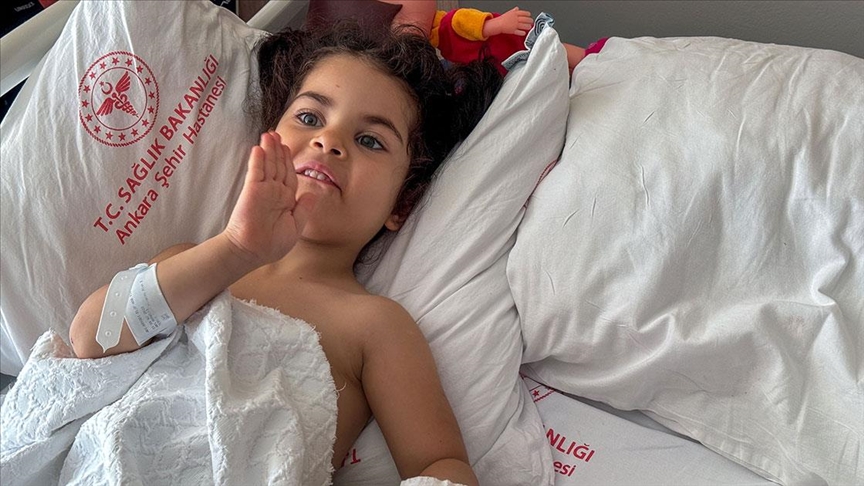 Sahipsiz köpeklerin saldırısı sonucu 5 yaşındaki çocuk yaralandı