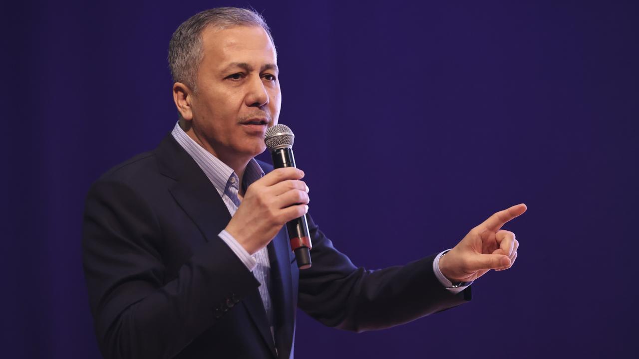 Yerlikaya: Ruhsatsız silah taşımanın caydırıcılığıyla ilgili yeni bir mevzuat çalışmamız olacak