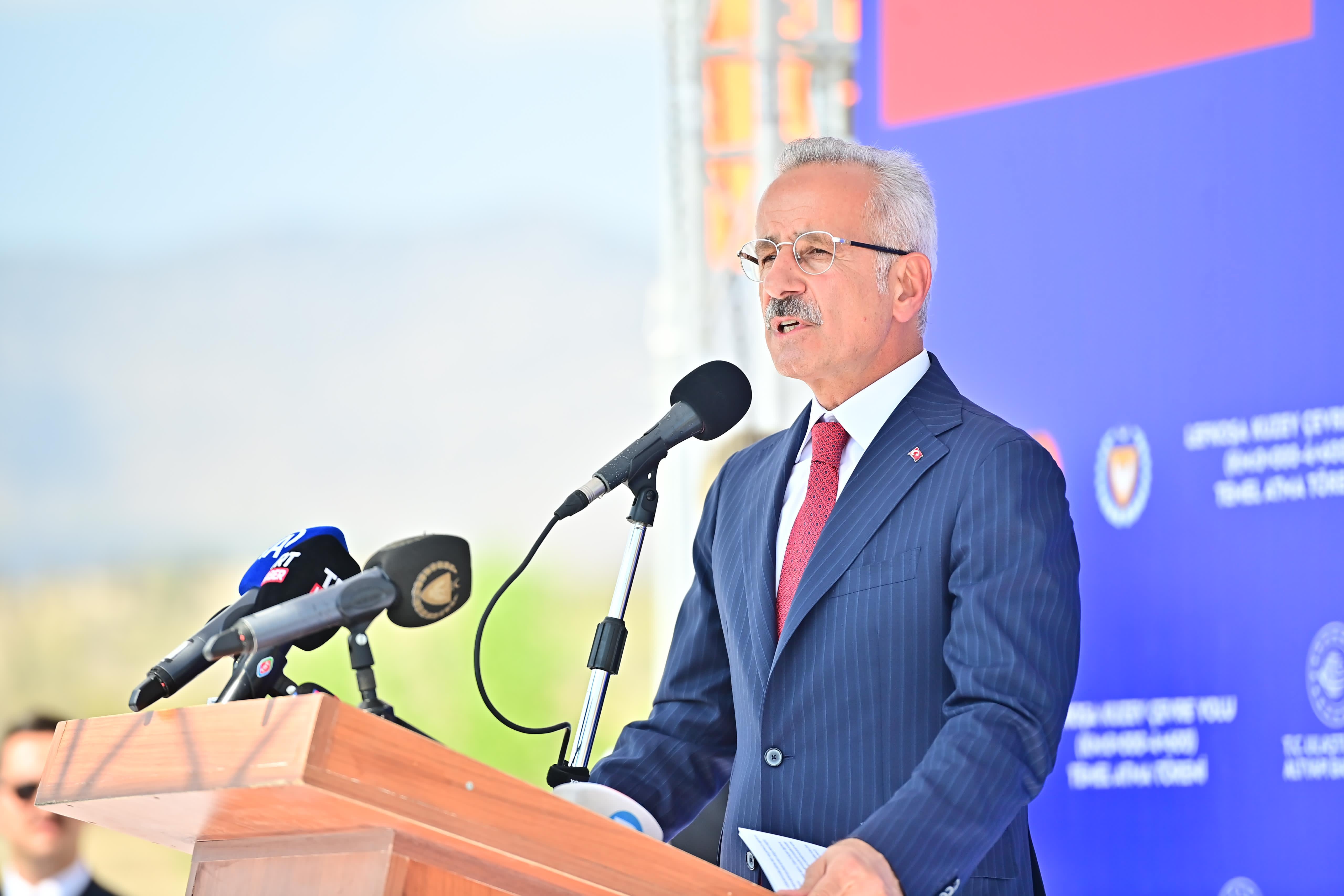 ‘’Lefkoşa’nın şehir içi ve çevre yerleşkelerle ulaşımını rahatlatıyoruz’’