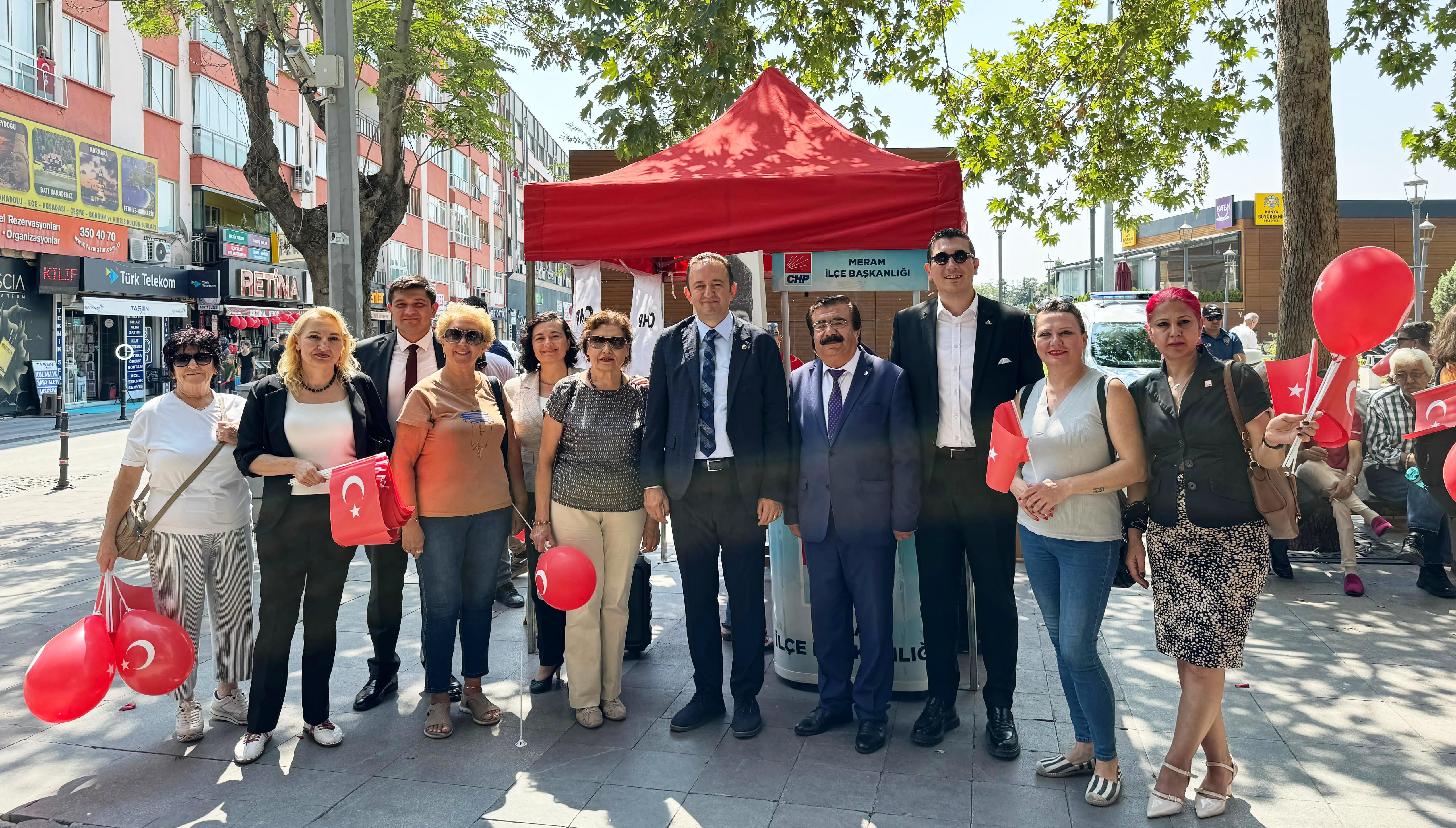 CHP Meram, 30 Ağustos Zafer Bayramı'nda çocukları sevindirdi