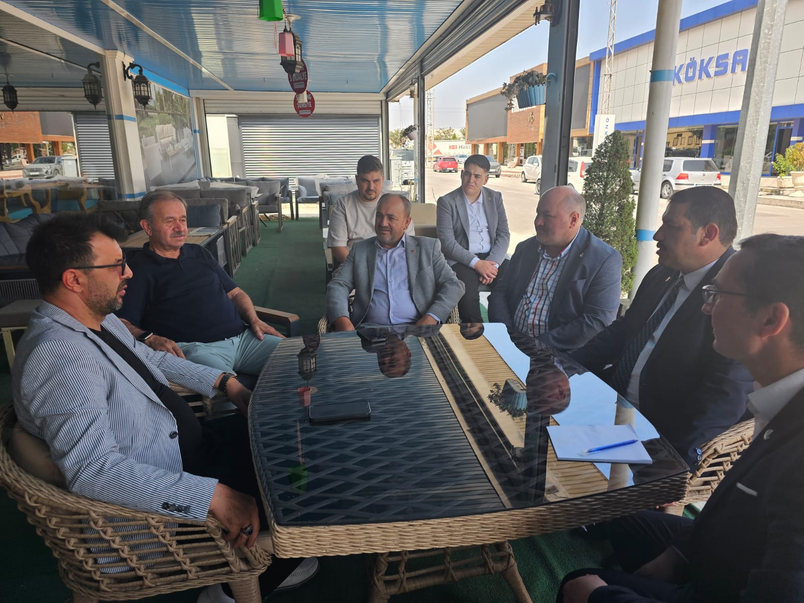 YRP mobilyacılar çarşısındaki esnafı ziyaret etti