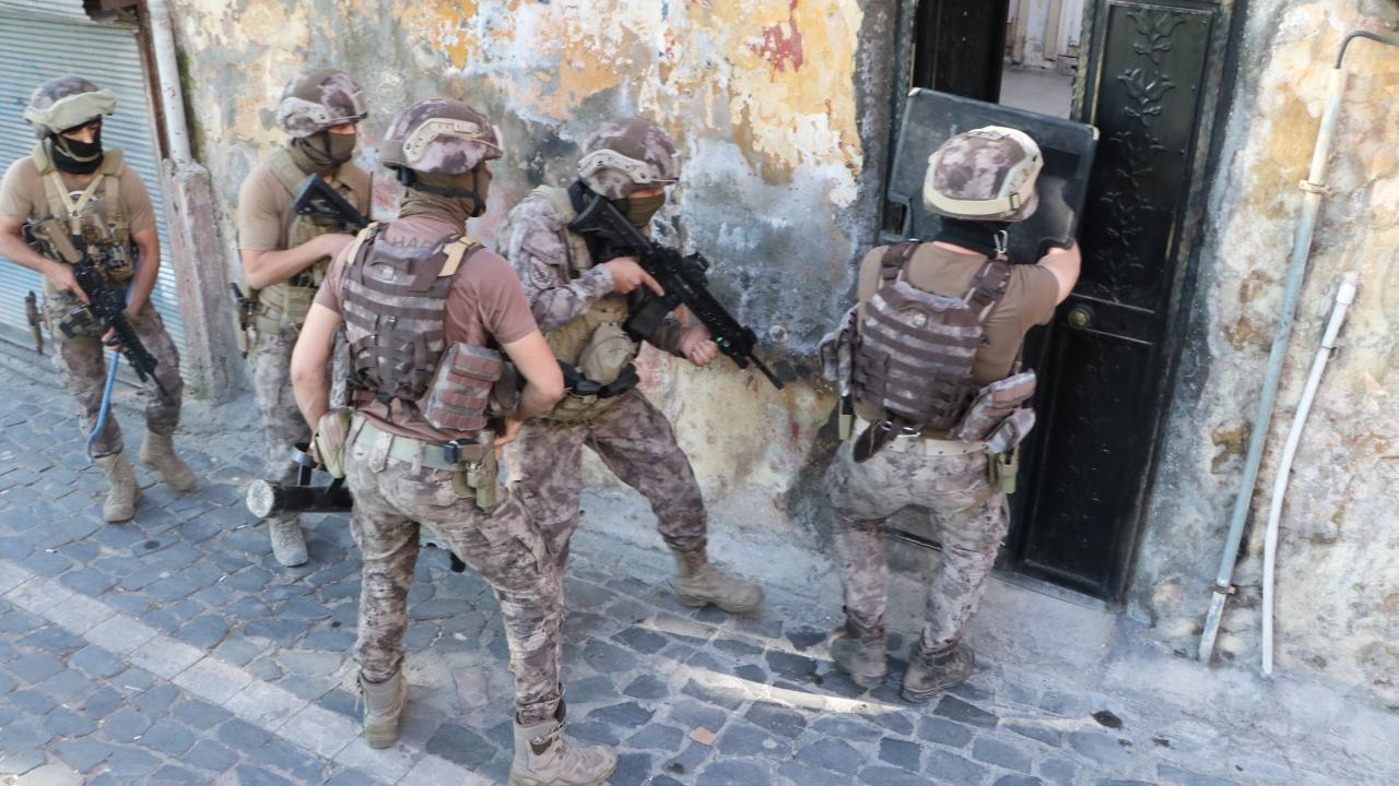 Silah kaçakçıları mercek altında