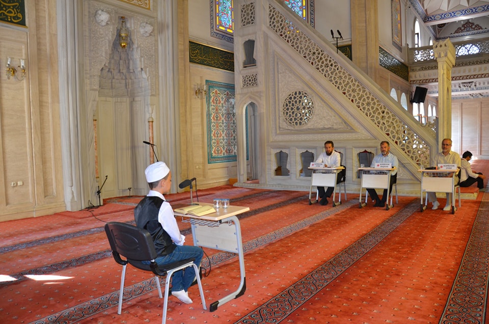 Konya'da erkek öğrenciler Kur'an-ı Kerim’i güzel okumak için yarıştı