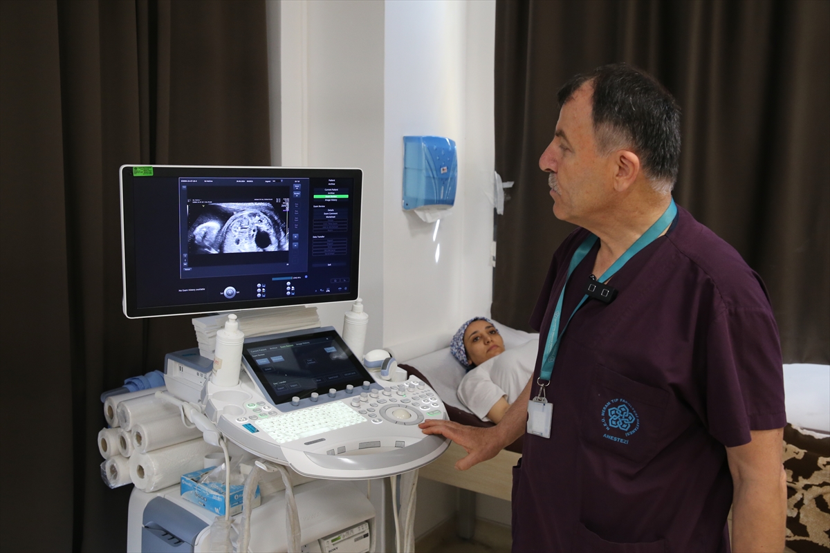 Konya'da anne karnındaki bebeğe müdahale edildi