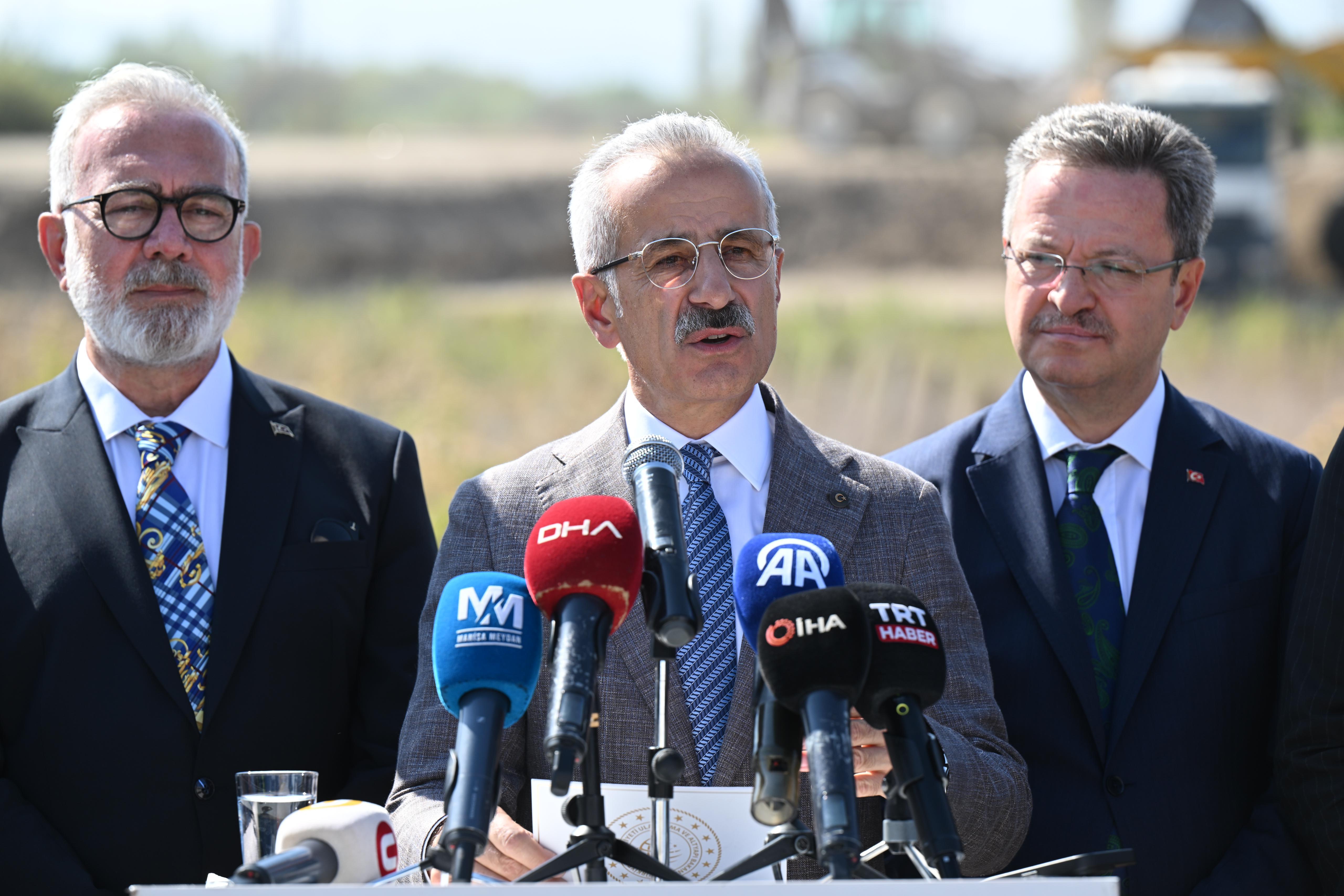 "Gediz Köprülü Kavşağı ile yıllık 220 milyon lira tasarruf edilecek"