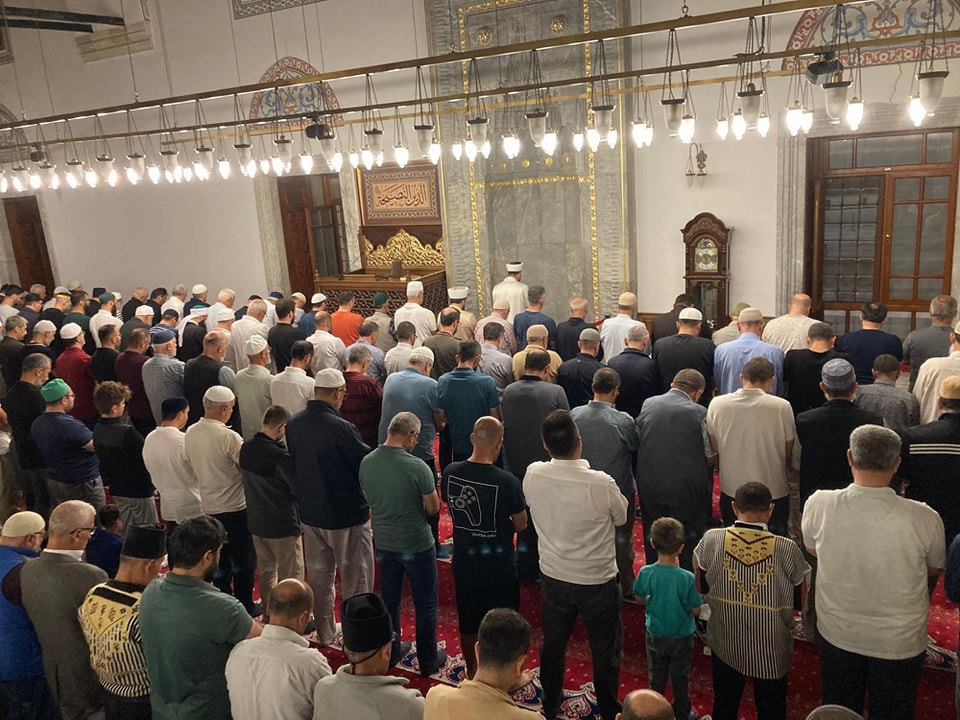 Konya'da aileler sabah namazında buluştu