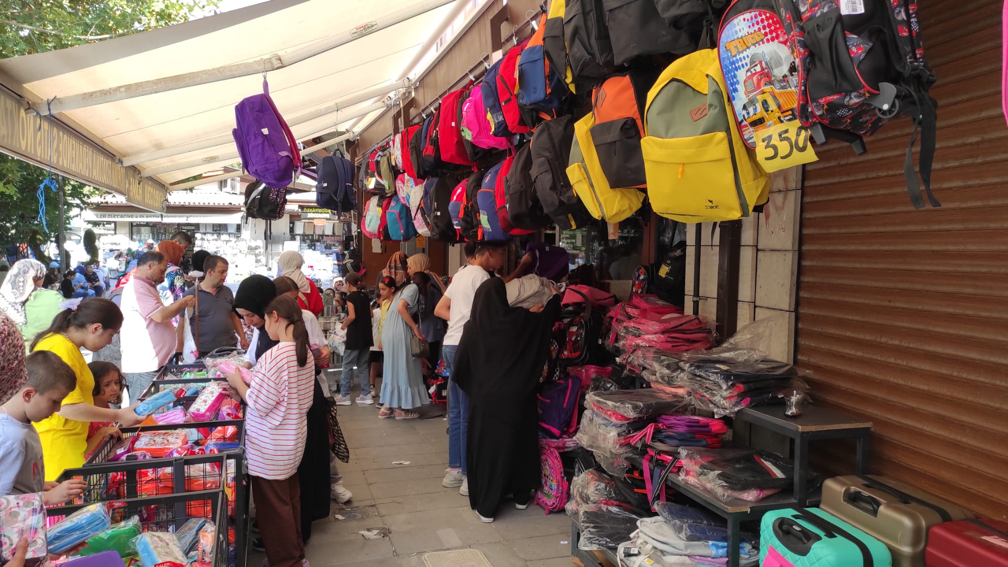 Bedesten'de okul alışverişi yoğunluğu
