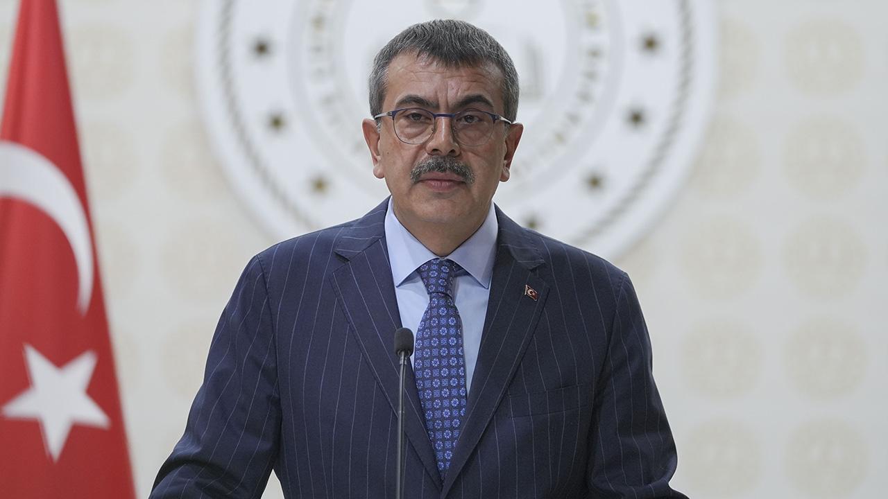 "Müfredatımız milli ve manevi değerleri içeriyor"