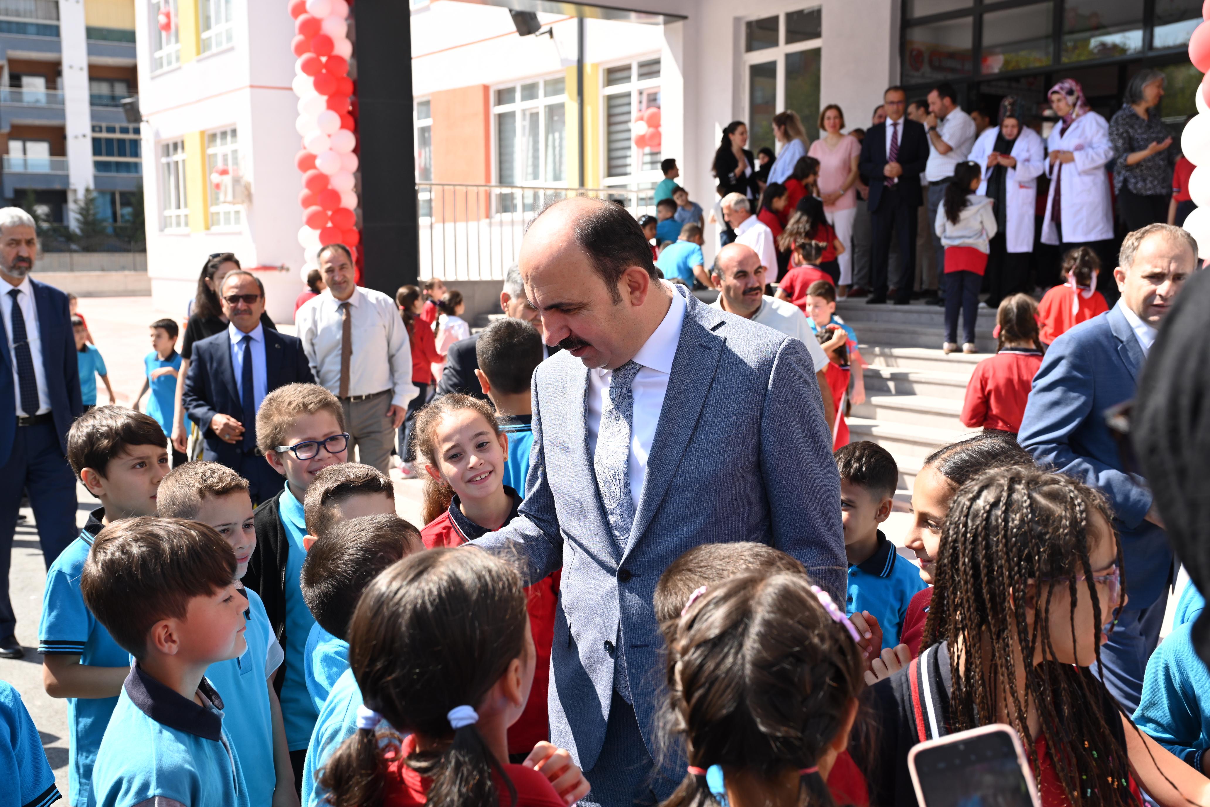 Başkan Altay öğrenci, öğretmen ve velilere başarılar diledi