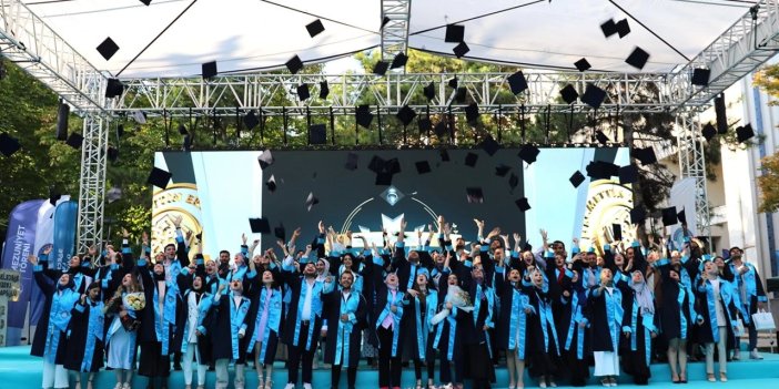 KONYA'DA MEZUNLAR KEP ATTI NEÜ’de bölüm birincileri İÇİN TÖREN