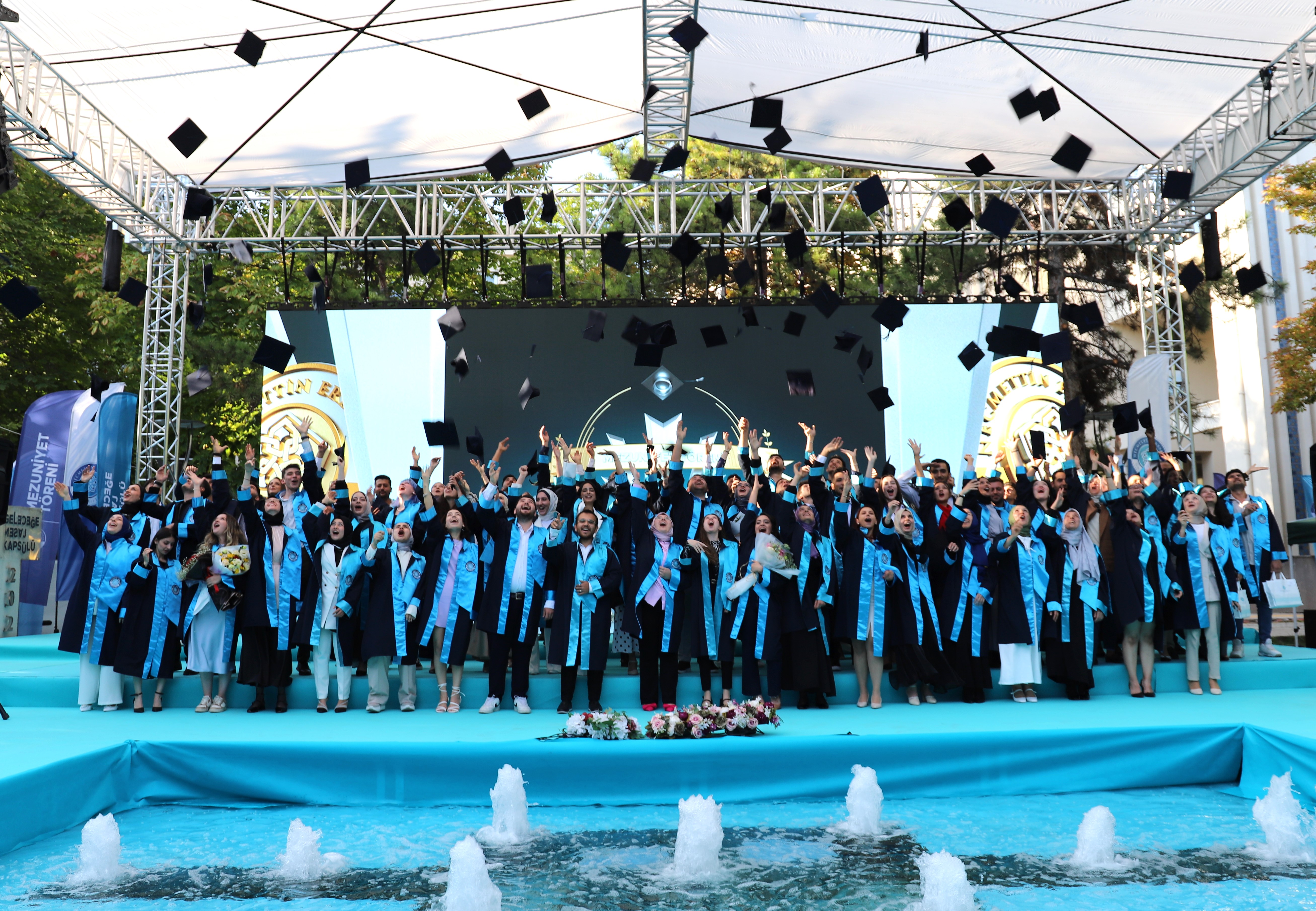 NEÜ'de birinciler kep attı