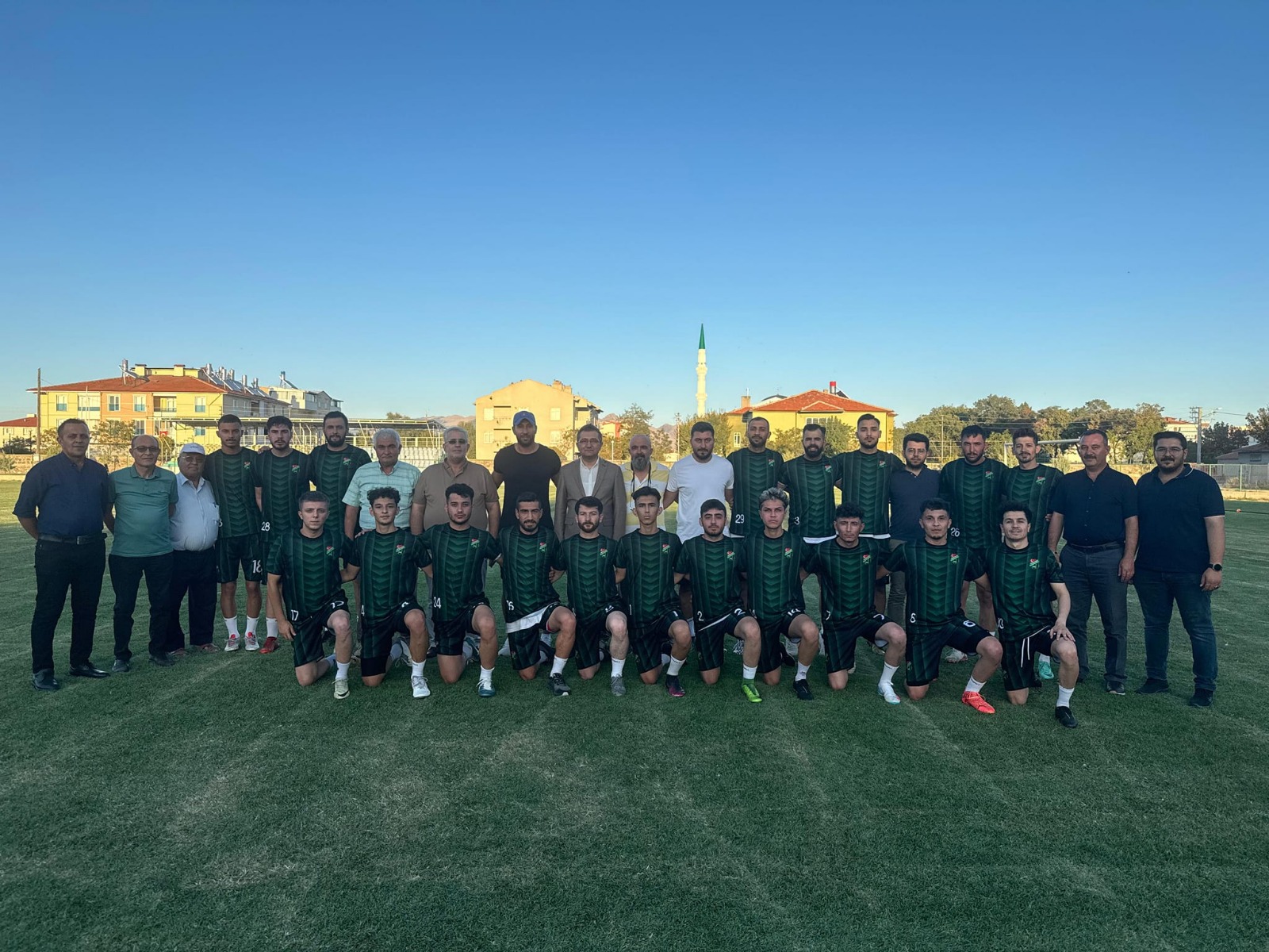 Başkan Önal'dan Karapınar  Belediyespor’un futbolcularına moral ziyareti