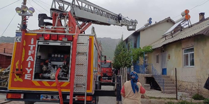 Konya'da ev yangınında dumandan etkilenen kişi hastaneye kaldırıldı