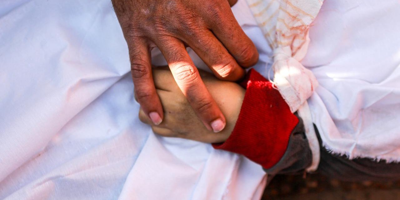 Soykırımcı İsrail, Gazze'de en az 710 bebeği öldürdü