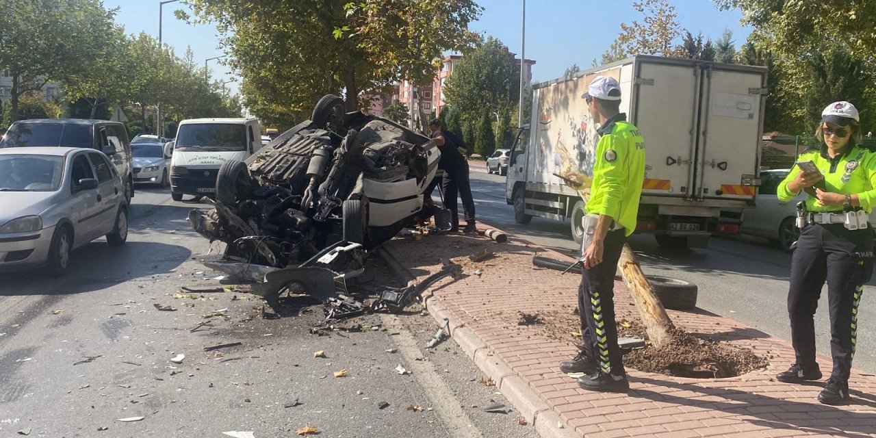 Konya’da direksiyon hakimiyetini kaybeden sürücü ağaca çarparak takla attı
