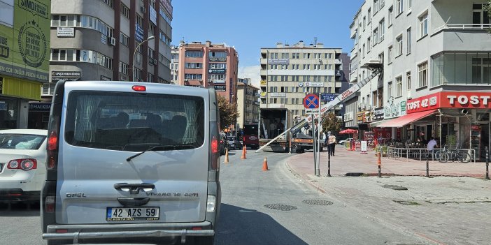 KONYA'DA YOLU KAPATAN TAŞIMACILAR TEPKİ ÇEKTİ! İzinli mi yapılıyor?
