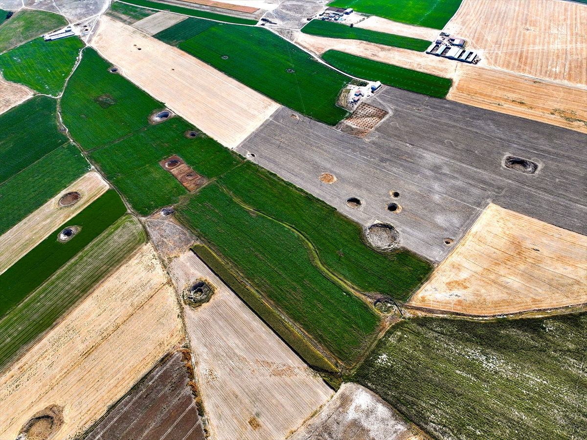 Konya Ovası'ndan ilginç obruk görüntüsü! 24 obruk tek fotoğraf karesine sığdı