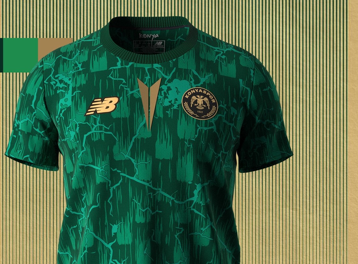 Konyaspor'un zümrüt ısınma forması satışa sunuldu