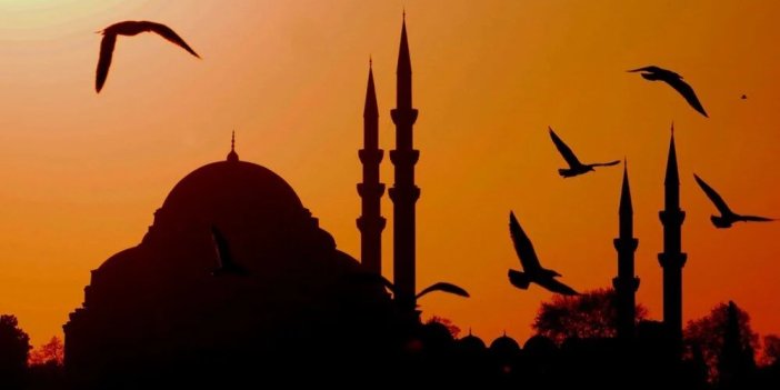 Yılın son kandili Mevlid Kandili idrak edildi PEKİ 3 AYLAR NE ZAMAN BAŞLAYACAK?