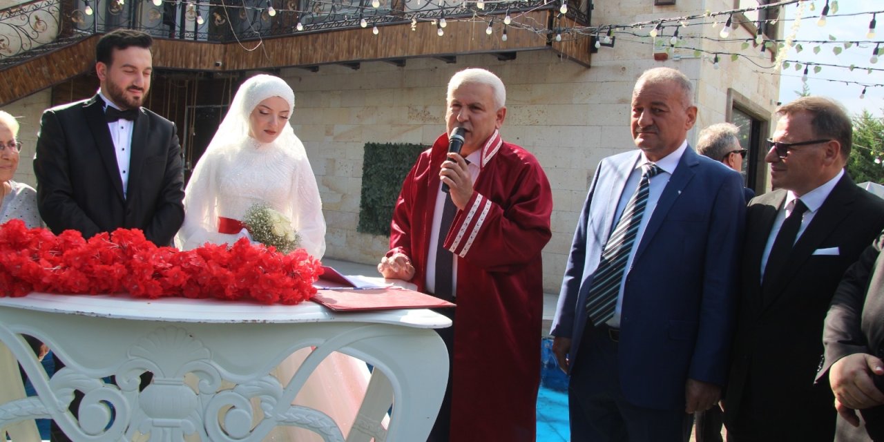 Rahmi Dalmaç oğlunu evlendirdi