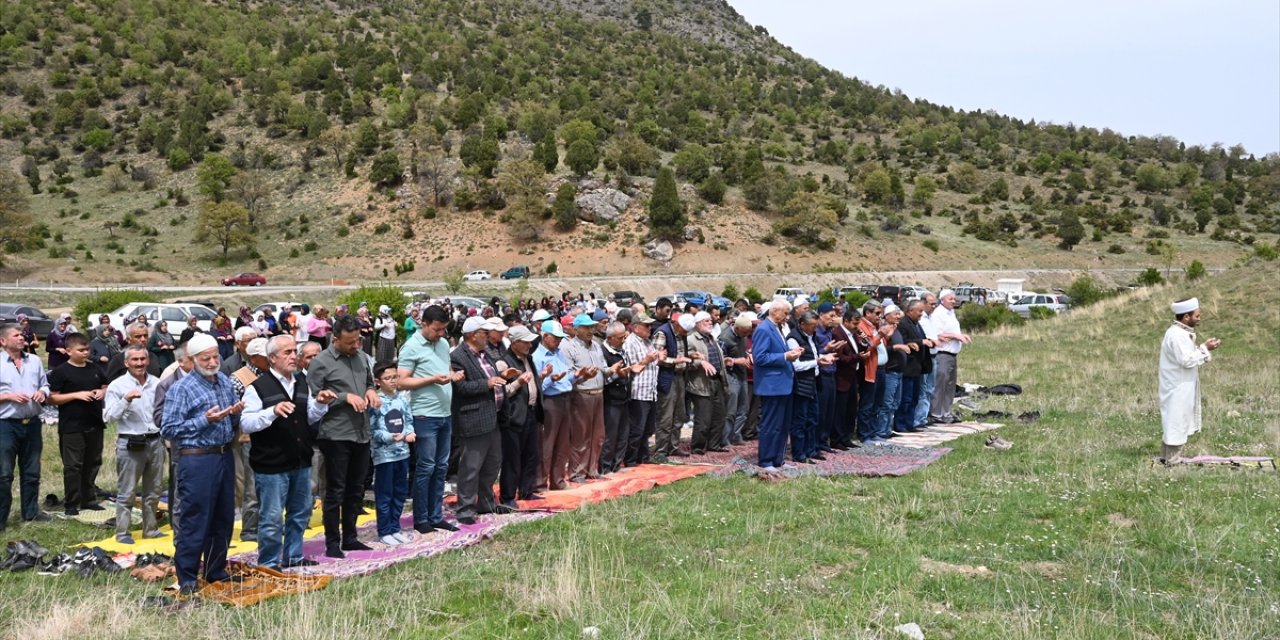 Seydişehir'de vatandaşlar yağmur duasına çıktı