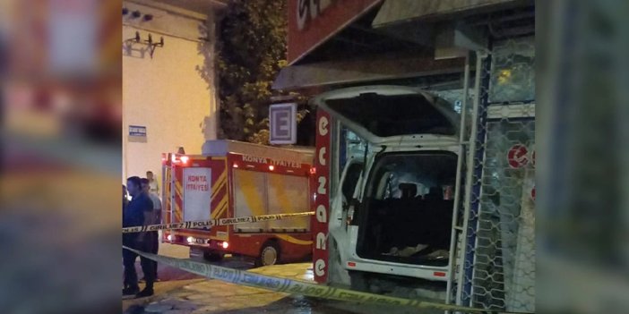 KONYA'DA ARAÇ ECZANEYE DALDI! Şükür ki kapalıydı