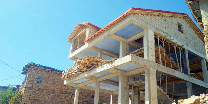 Konya'da terastan düşen yaşlı adam öldü