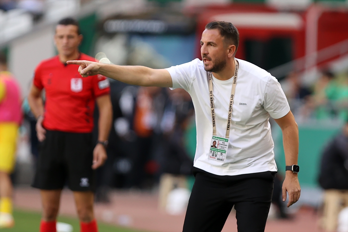 Ali Çamdalı hakem ve kırmızı kartı değerlendirdi! Çamdalı: Hakeme kırmızı kart yakışmadı