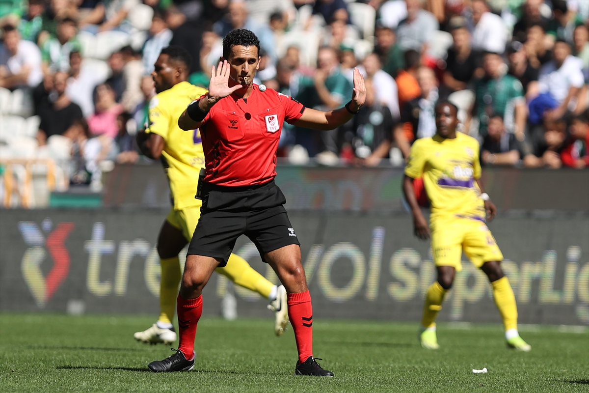 Konyaspor'da hakem Erkan Özdamar'a tepki sürüyor! Kaymak: Kırmızı kart aşırıydı