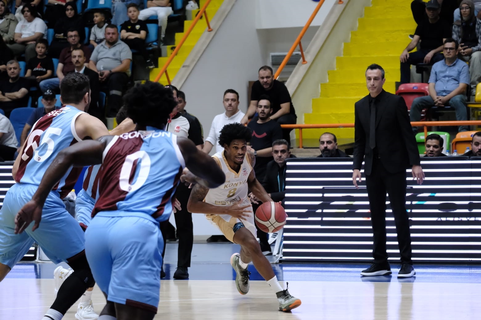 Konya Büyükşehir Belediyespor’un zirve yürüyüşü sürüyor