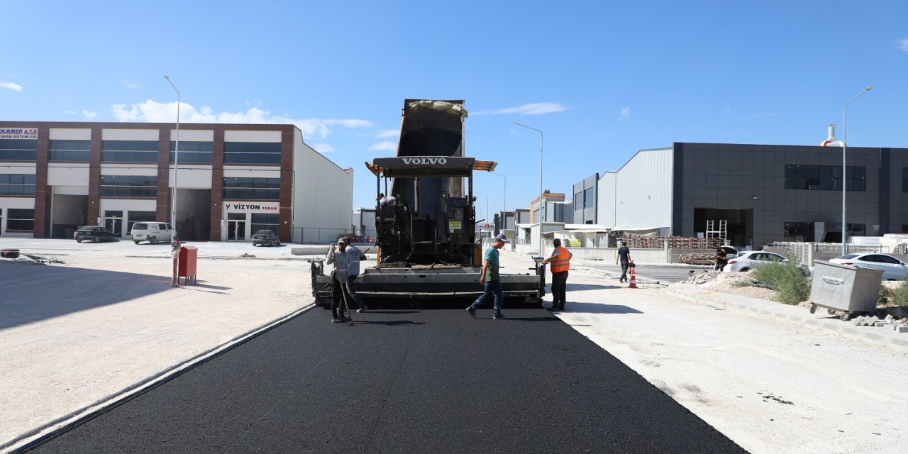 Karatay’da sanayi bölgelerinde asfalt çalışmaları sürüyor