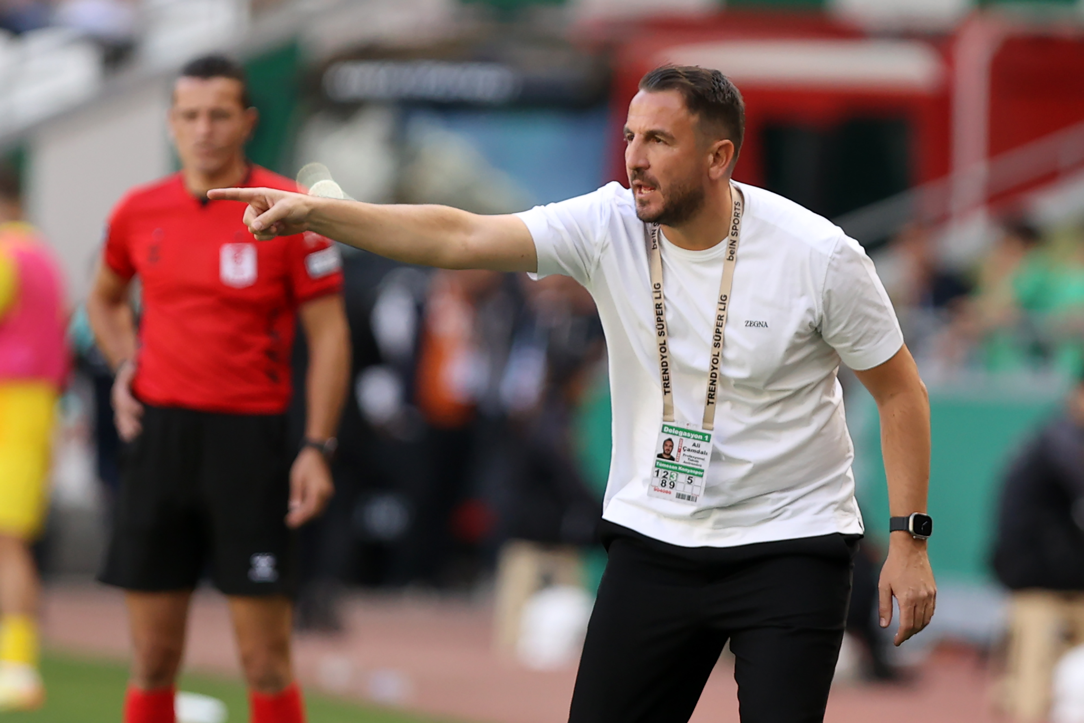 Beşiktaş maçı öncesi PFDK'dan Konyaspor Teknik Direktörü Ali Çamdalı'ya ceza