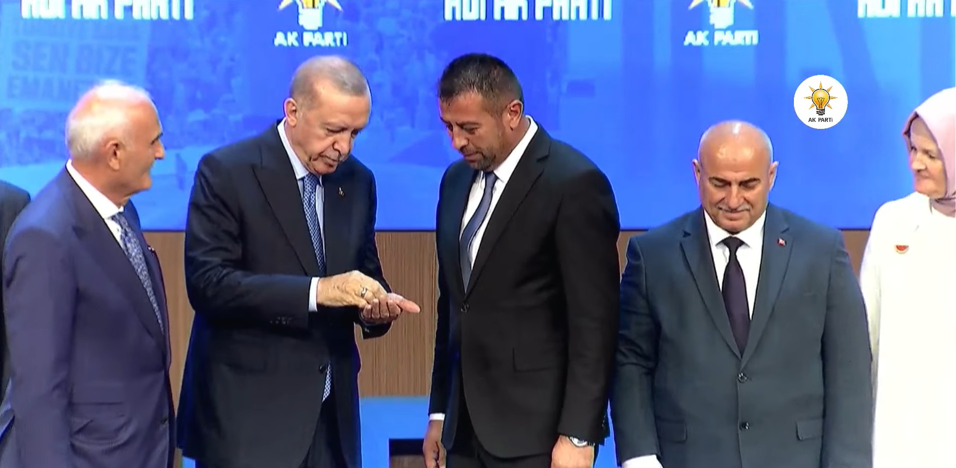 Özerdem: İstifaların temel sebebi mali sıkıntılar