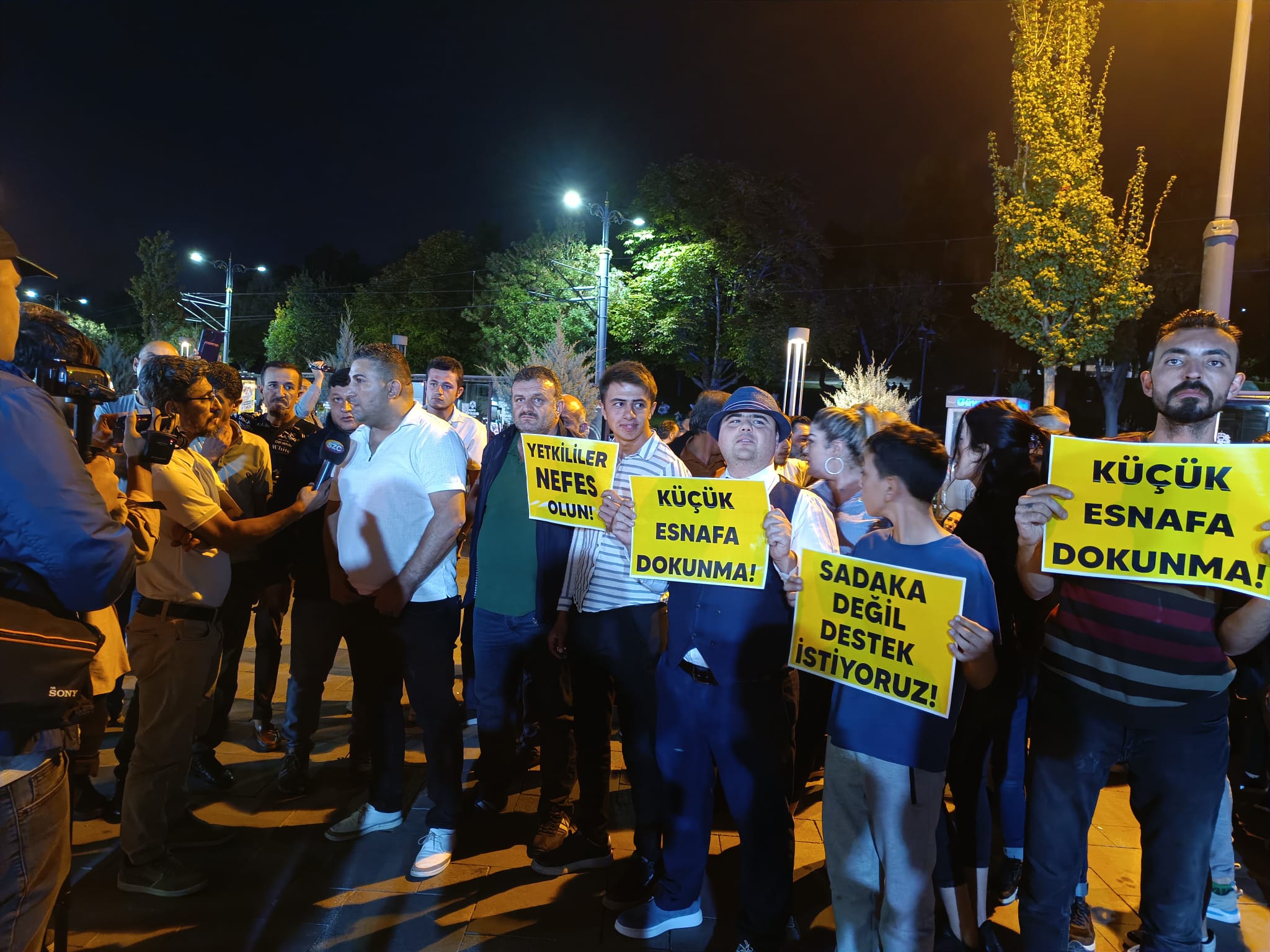 Zafer'de işletmelere kesilen cezalara protesto