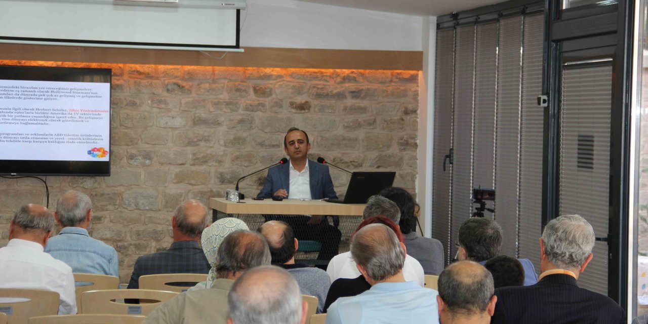 TYB Konya'da 'Popüler Kültür ve Medya Okuryazarlığı' konuşuldu