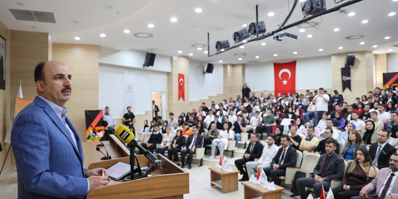 Başkan Altay, SÜ öğrencileriyle buluştu