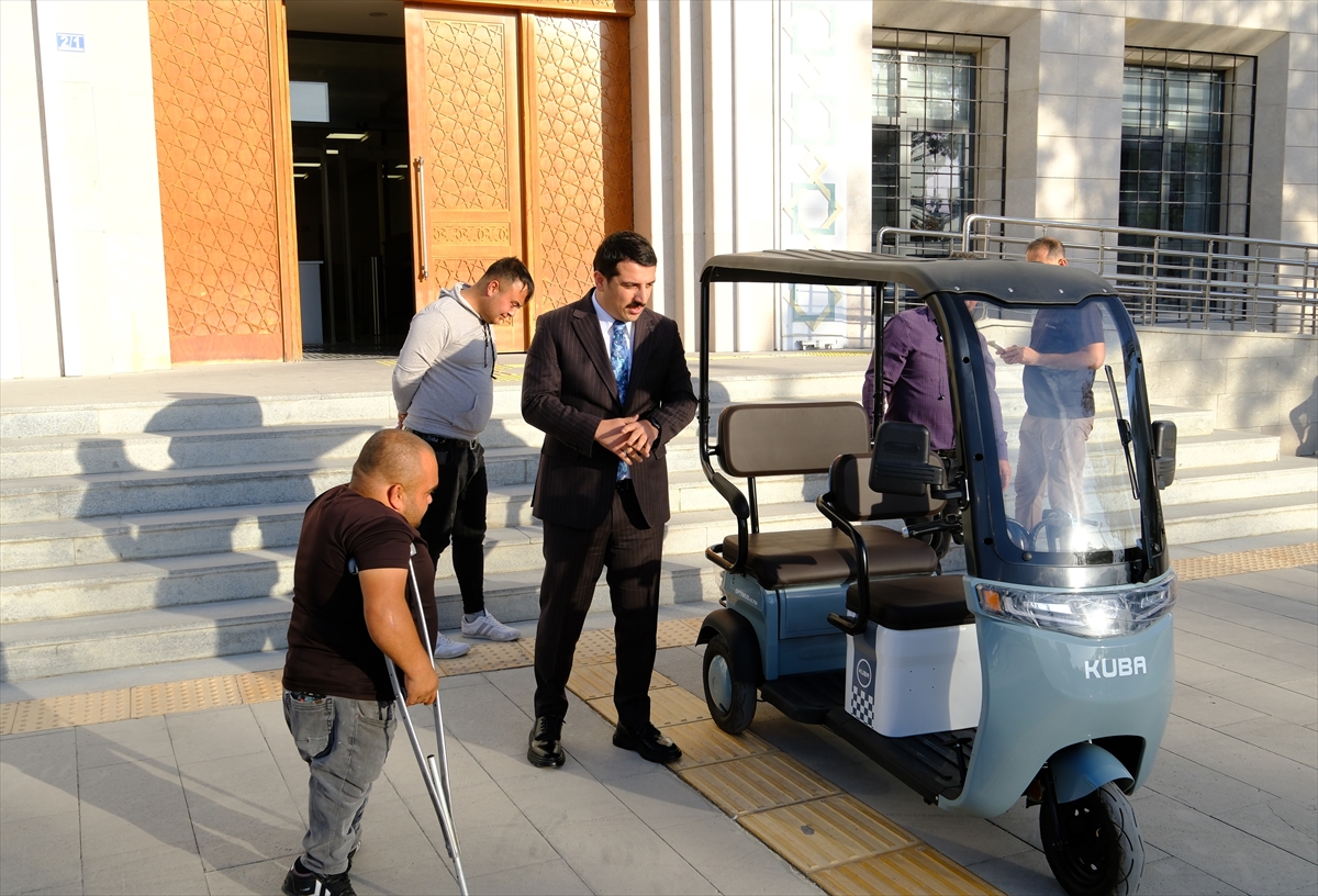 Konya'da motosikleti bağlanan engelli vatandaşa yeni motosiklet hediye edildi