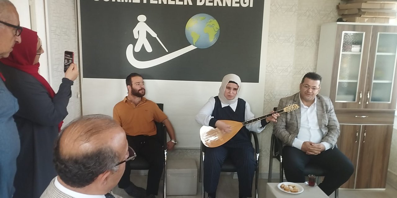 Dünya Görmeyenler Derneği’nden 15 Ekim Beyaz Baston Günü etkinliği