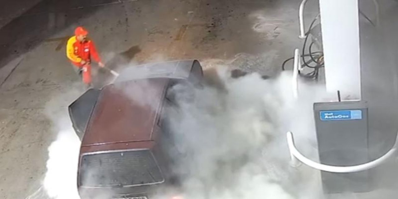 Akaryakıt istasyonunda otomobil yangını